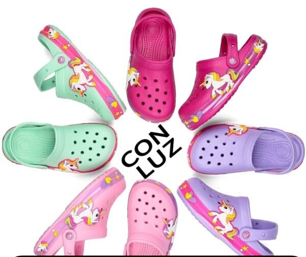 Crocs Infantil Pony Arcoiris Luces Led